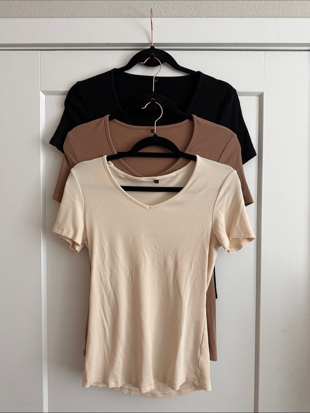 Women’s Short Sleeve V-Neck Tee in Cream, Brown & Black